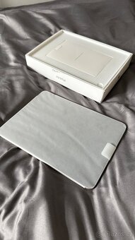Apple IPad 11palcový Air 128GB M2 - hvězdně bílý - 2