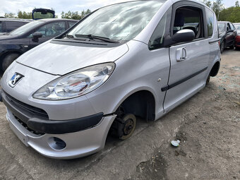 Peugeot 1007 1.4 16V r.v. 2007 KFU 65kw(4657) - 2
