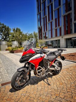Multistrada V4S FULL SPORT - 1. maj. - doplňky 180tis. - 2