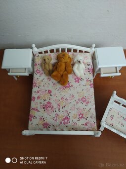 Nábytek pro panenky 1:12 postel kolébka stolek vše - 2