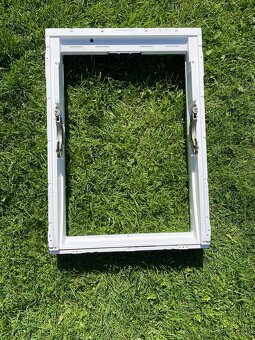 Velux GGU CO2 0159, bílé plastové - 2