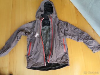 bunda orig. goretex s kapucí zn. Berghaus, vel. S,nepoškozen - 2