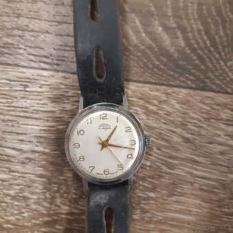 Budíky-4ks a hodinky - 2