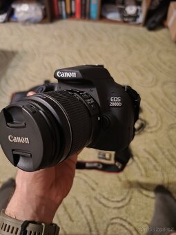 Digitální zrcadlovka Canon EOS 2000D +příslušenství - 2