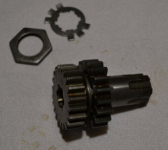 Výstupní kolo 19z Jawa pérák, kývačka, panelka + kolo 20z - 2