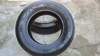 Prodám letní pneu Bridgestone 225/65 R16C 112/110T DOT 2023 - 2