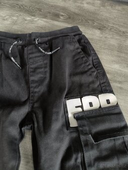 Dětské kalhoty vel. 134 - 2