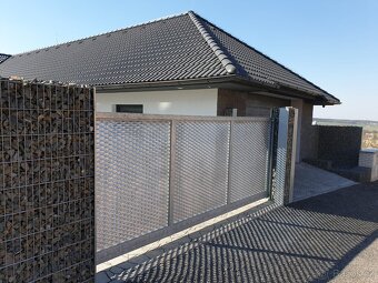 Zámečník / zedník / montážník. - 2