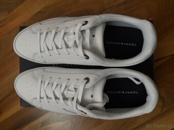 Tommy Hilfigher vel 45 nove - 2