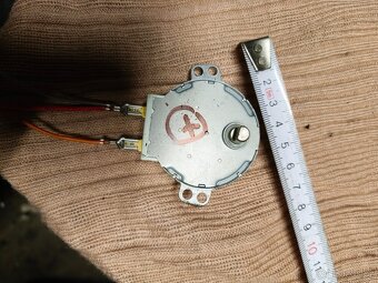 Motorek na 230V -5ot/min - 2