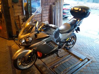 Kawasaki GTR 1400 - 2