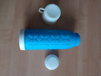 Krásná retro termoska na jarní turistické akce - 2