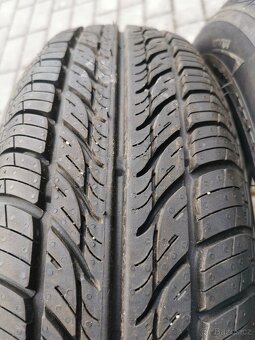 Pneu 155/65 R13 - 2