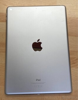 iPad 7. generace Wi-Fi, 32 GB v top stavu - 2