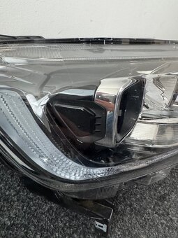 Ford Ranger Full led svetlo 2022 prave - 2