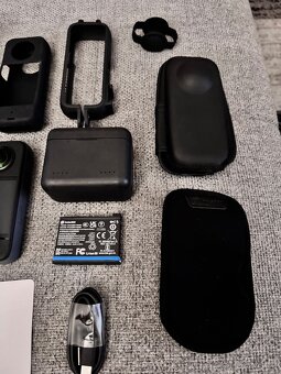 Akční kamera insta360 x3 komplet balení - 2