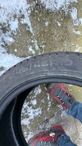 Zimní pneu Nokian 245/45 R19 - 2