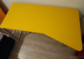 Stůl žlutý - 2