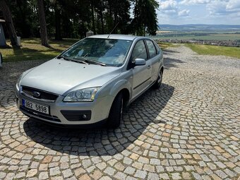 Ford Focus 1.6i - 2