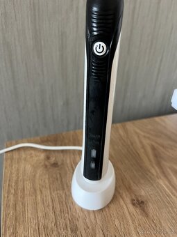 Elektrický zubní kartáček Oral-B PRO - 2
