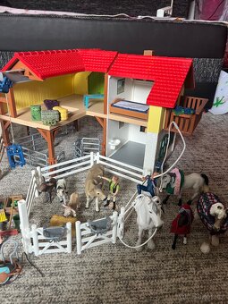 Schleich farma a jízdárna - 2