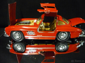 Mercedes Benz 300 SL červený Bburago 1/18 - 2