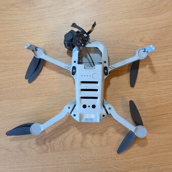 DJI Mini 4K – odlomeny gimbal, prasknuté rameno - 2