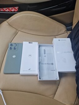 Motorola Edge 60 Pro 12GB/512GB - 2