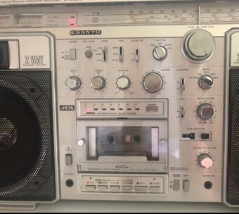 Sanyo boombox - 2