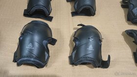 Chrániče na zápěstí, lokty a kolena - 2