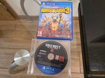 PlayStation 4 500Gb+ 2x ovladač + kabely +2x Hry - 2