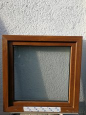 hnede plastove okno - 2