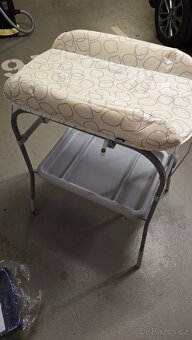 CHICCO Stolek přebalovací s vaničkou Cuddle & Bubble - - 2