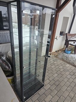 Vitrína, prosklená se zrcadlem. - 2