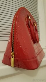 Červená kabelka - 2