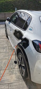 ELEKTROMOBIL PEUGEOT E208 plná výbava - 2