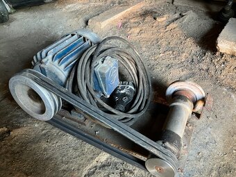 Elektromotor MEZ MOHELNICE s bruskou - 2