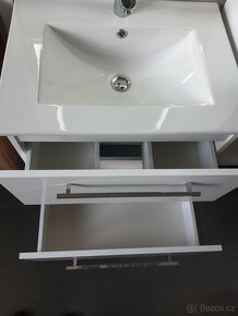 Koupelnová skříňka s umyvadlem 60 cm bílá lesk - 2