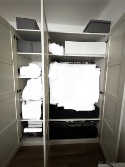 Skříň IKEA PAX bílá s dveřmi BERGSBO - 2