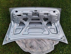 Audi A8 D3 4E VIKO KUFRU STRIBRNE PEKNE BARVA LY7W - 2