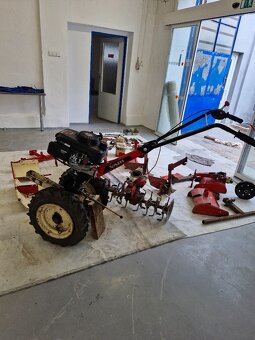 Malotraktor VARI s příslušenstvím - 2