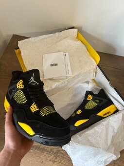 Air Jordan 4 Retro "Thunder" - 2