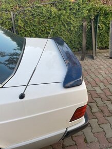 Křídla (spoilery) kufru mercedes - 2