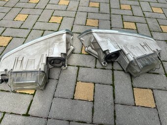 Škoda Octavia 2 předni světlo . - 2