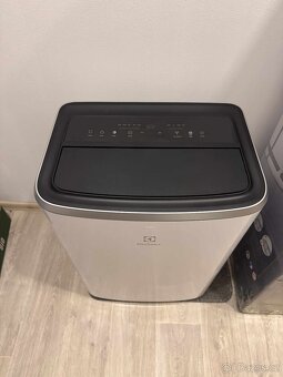 Přenosná klimatizace Elektrolux model EXP34U338HW - 2
