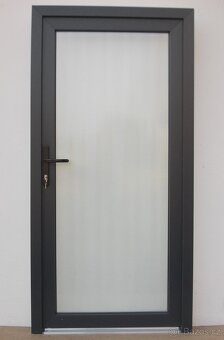 okna a celoprosklené dveře - 2