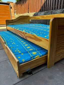 Dřevěná postel - 2