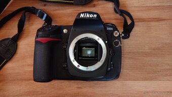 Nikon D300 tělo foťáku - 2
