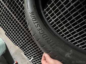245/40 R21 - 2