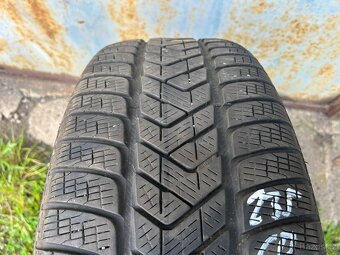 2ks zimní pneu Pirelli 235/60/18 - 2